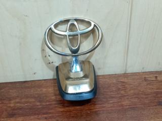 эмблема Toyota Celsior F20 [рестайлинг] (1997 - 2000), 7120750020