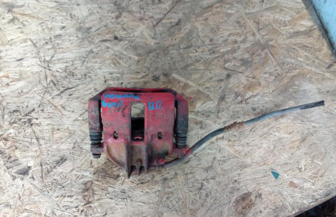 суппорт передний правый Mitsubishi Galant 7 поколение (1992 - 1997) - фото №1