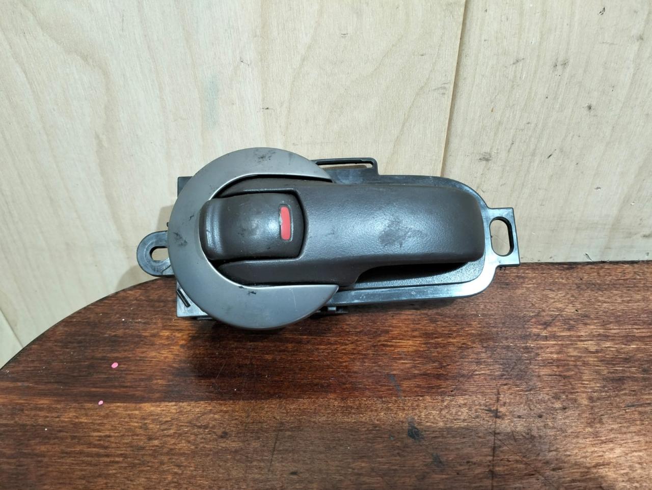 ручка внутренняя Nissan Micra 3 поколение (K12) (2002 - 2007) - фото №1