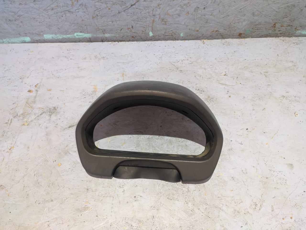 рамка панели приборов Mitsubishi Space Star 1 поколение DG5A 1999, 1.8 л., 4G93 (GDI), бензин, МКПП, универсал - фото №1