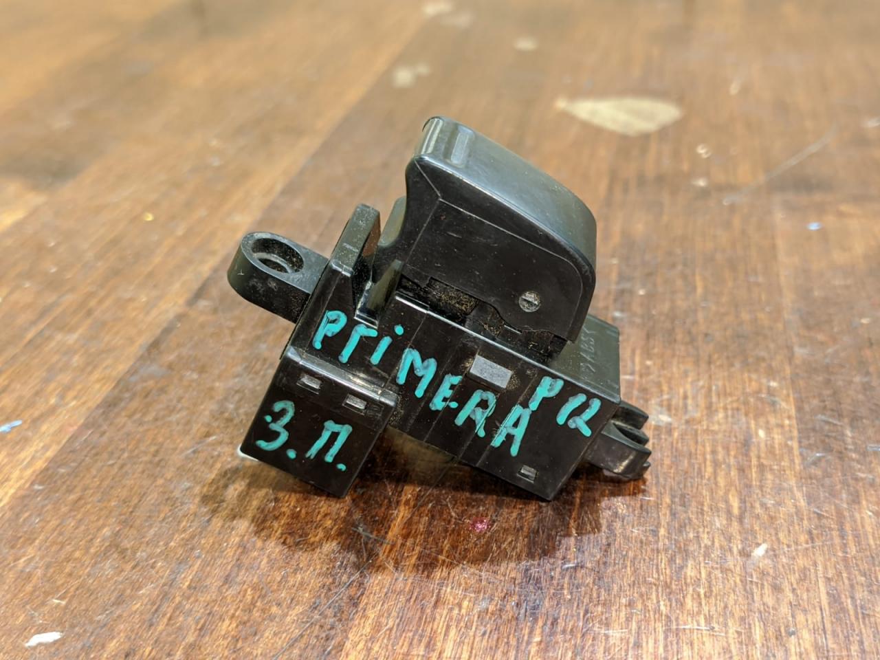 кнопка стеклоподъемника двери задней правой Nissan Primera P12 (2001 - 2008), 2.0 л., QR20DE, бензин, АКПП, седан, C8D-D705N, 25411AV600 - фото №1