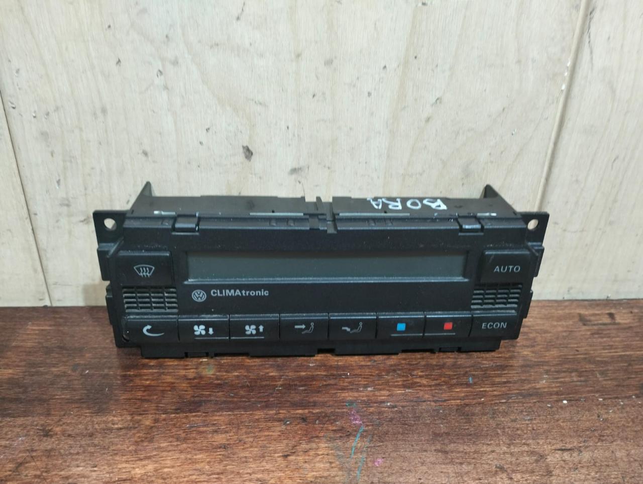 блок управления печки / климат-контроля Volkswagen Bora 1 поколение 1J2 2002, 2.0 л., APK, бензин, МКПП, седан, 3B1907044C, 5HB00813900 - фото №1