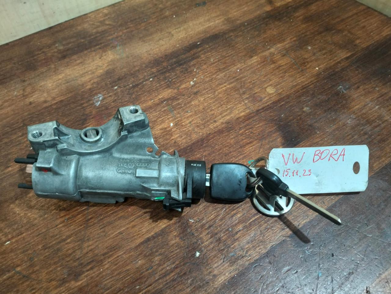 замок зажигания Volkswagen Bora 1 поколение 1J2 2002, 2.0 л., APK, бензин, МКПП, седан - фото №1