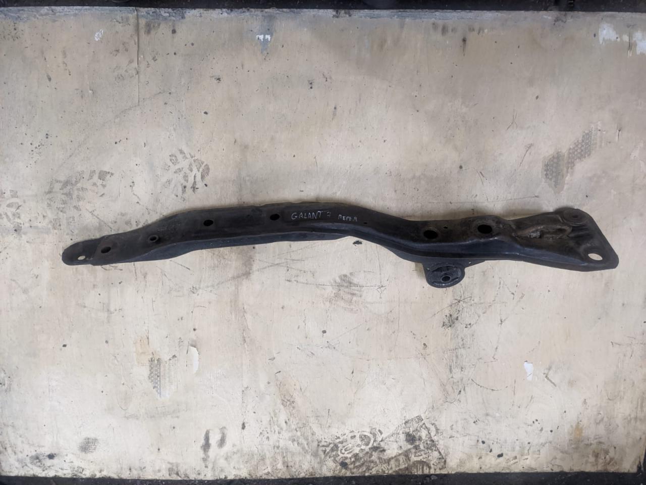 балка подвески передняя (подрамник) Mitsubishi Galant 7 поколение (1992 - 1997), 1.8 л., 4G93 (SOHC 16V), бензин, МКПП, седан - фото №1