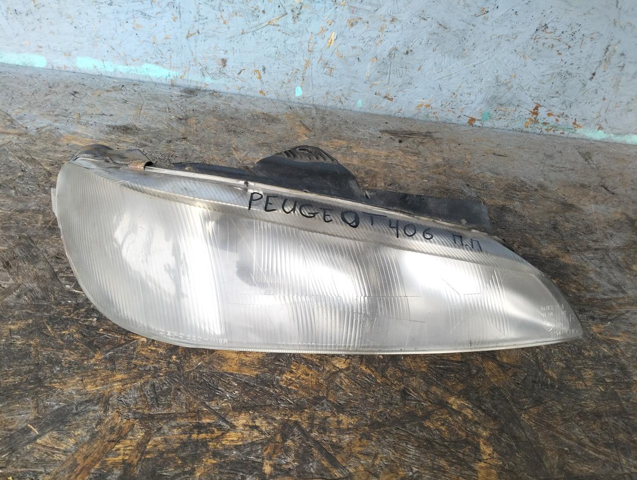 фара правая Peugeot 406 1 поколение 1998, 1.8 л., L6A (XU7JP), бензин, МКПП, черный, седан - фото №1