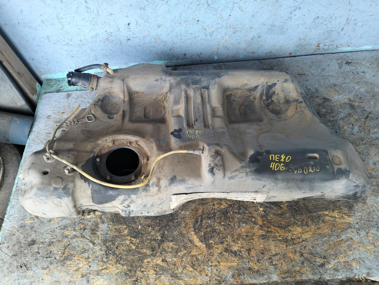 бак топливный Peugeot 406 1 поколение 1998, 1.8 л., L6A (XU7JP), бензин, МКПП, черный, седан, 9632497180 - фото №1
