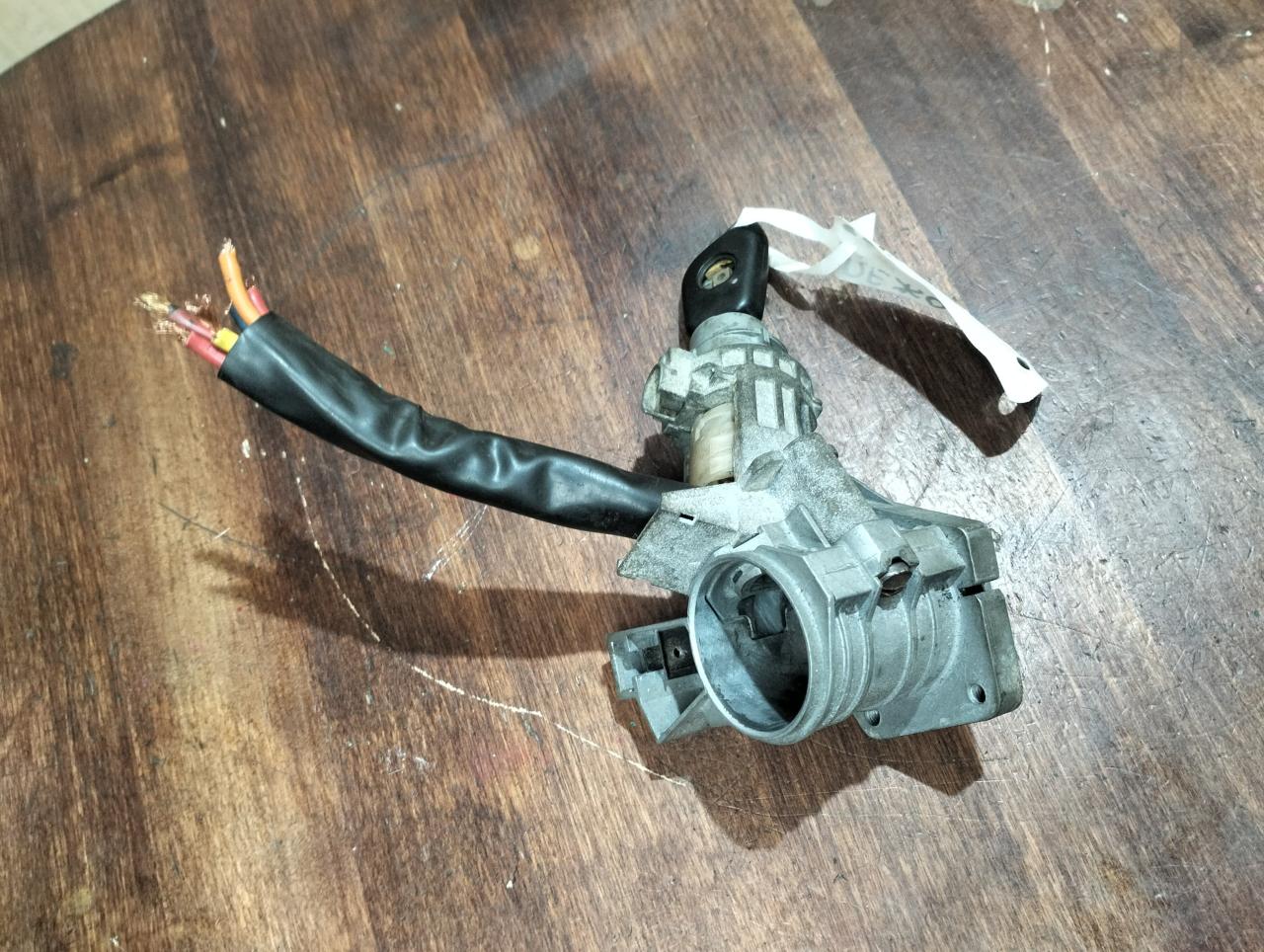 замок зажигания Peugeot 406 1 поколение 1998, 1.8 л., L6A (XU7JP), бензин, МКПП, черный, седан, 447022 - фото №1
