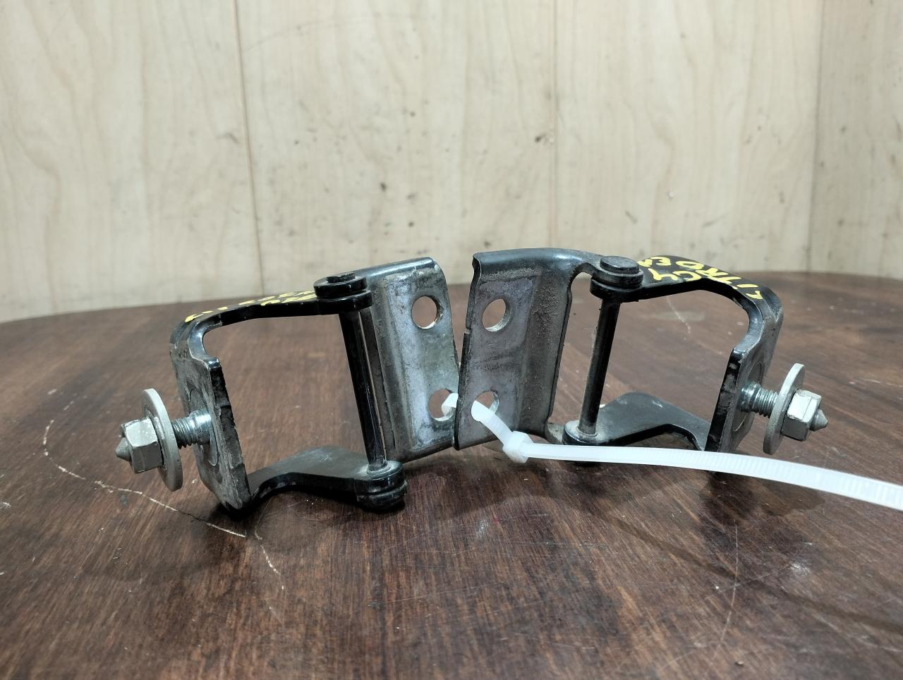 петля крышки багажника Citroen C4 1 поколение LC 2006, 1.6 л., NFU (TU5JP4), бензин, АКПП, купе - фото №1