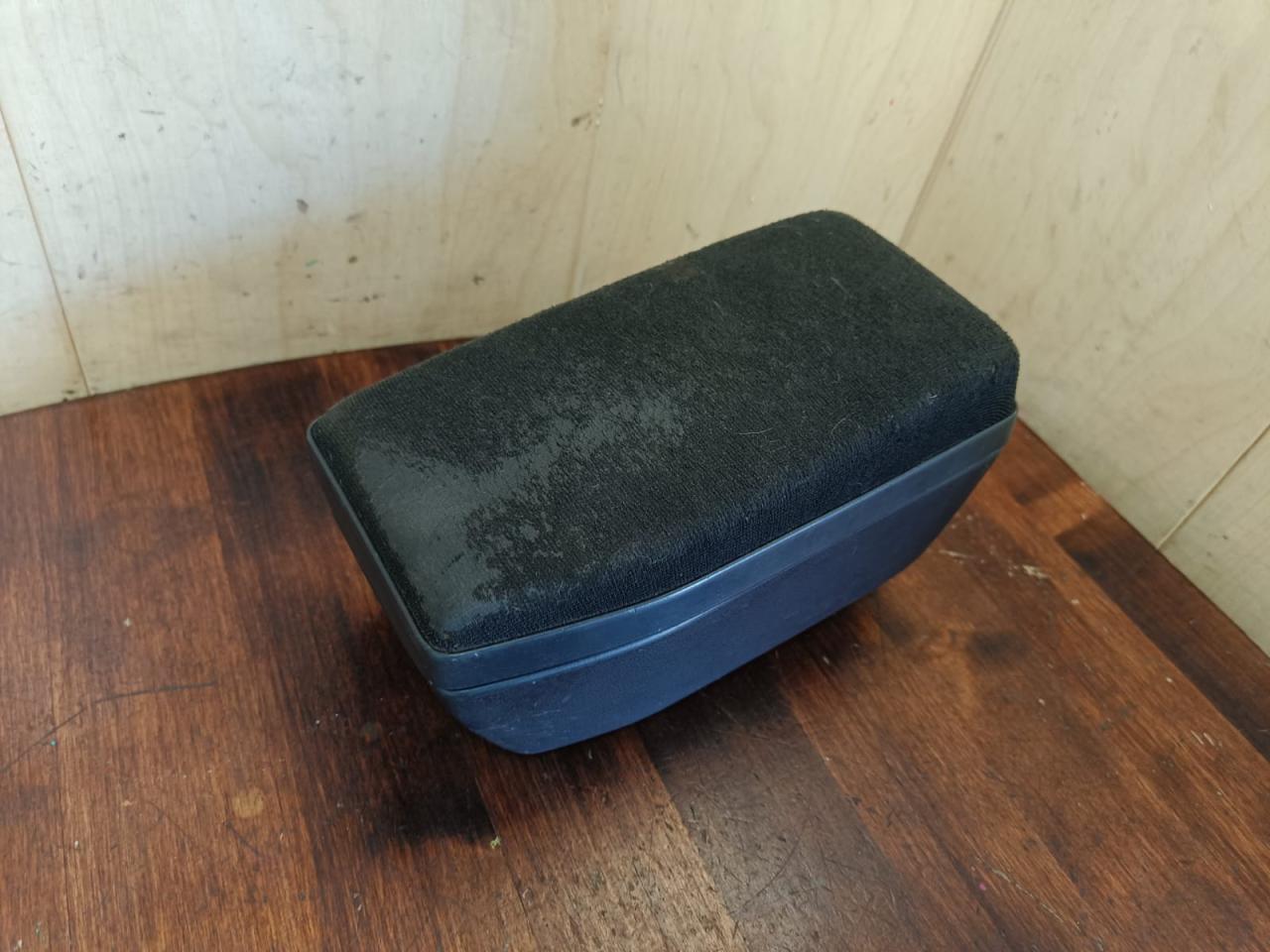 подлокотник Lada Priora 1 поколение (2007 - 2015), бензин, седан - фото №1