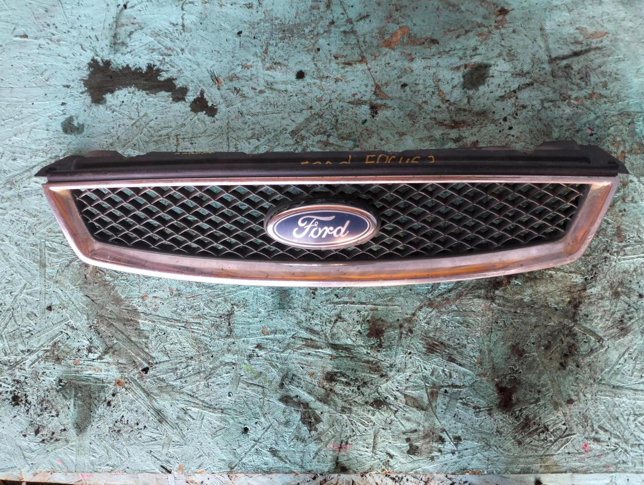 решетка радиатора Ford Focus 2 поколение 2007, 1.6 л., HWDB, бензин, МКПП, седан, 4M518138AE - фото №1