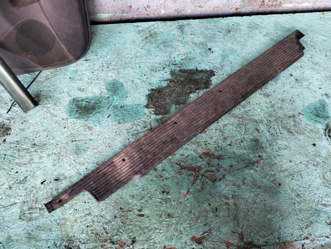 накладка на порог внутренняя Mercedes-Benz Vito W638 2000, 2.3 л., M 111.980, бензин, МКПП, A6386841121 - фото №1