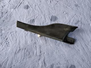 уголок жабо Lada Largus 1 поколение (2012 - 2026), 8200273994