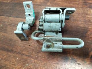 петля двери Audi A4 B6 2003, 1.6 л., ALZ, бензин, МКПП, седан, 8E0831412B