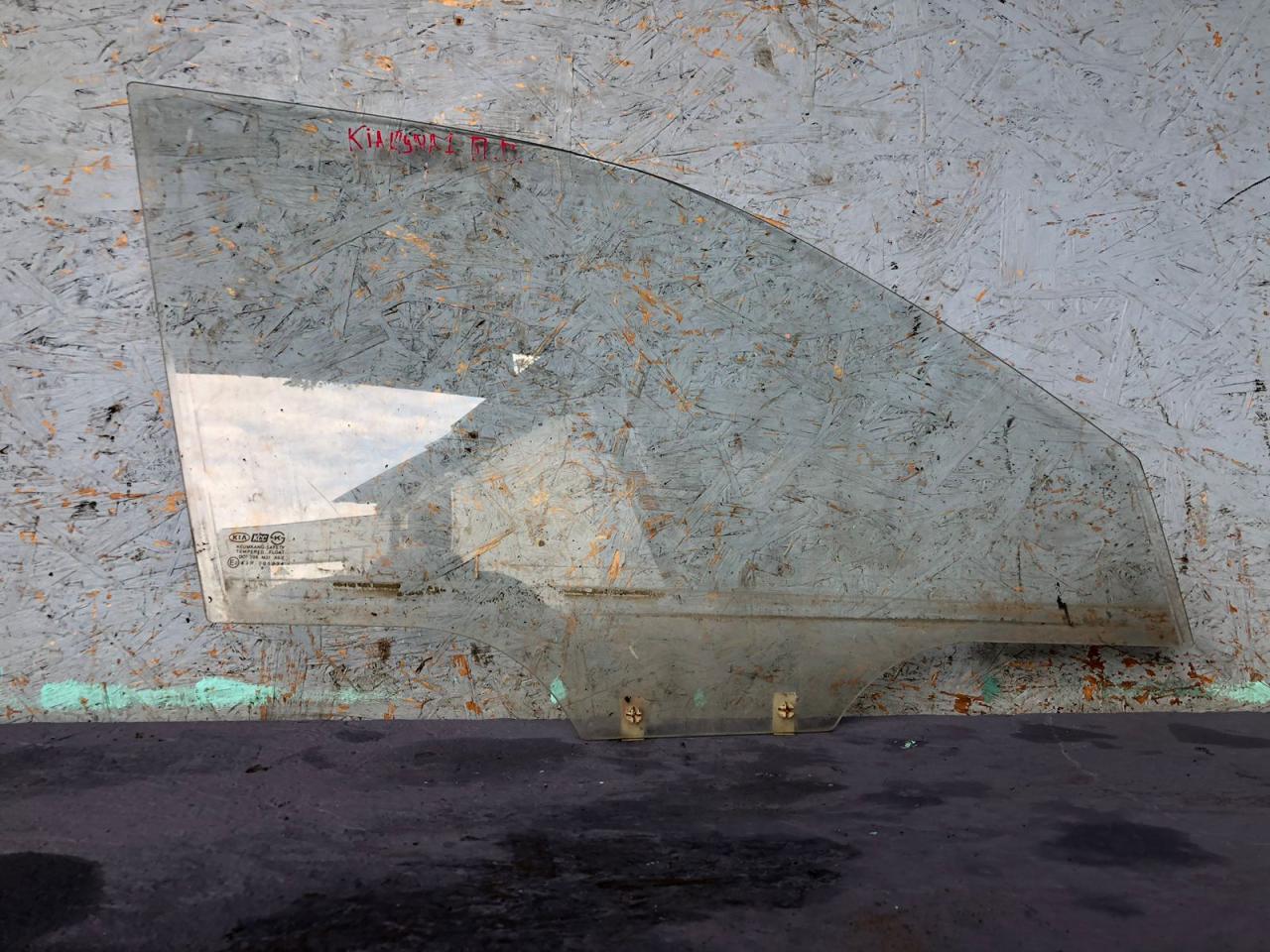 стекло двери передней правой Kia Shuma 1 поколение (1997 - 2001) - фото №1