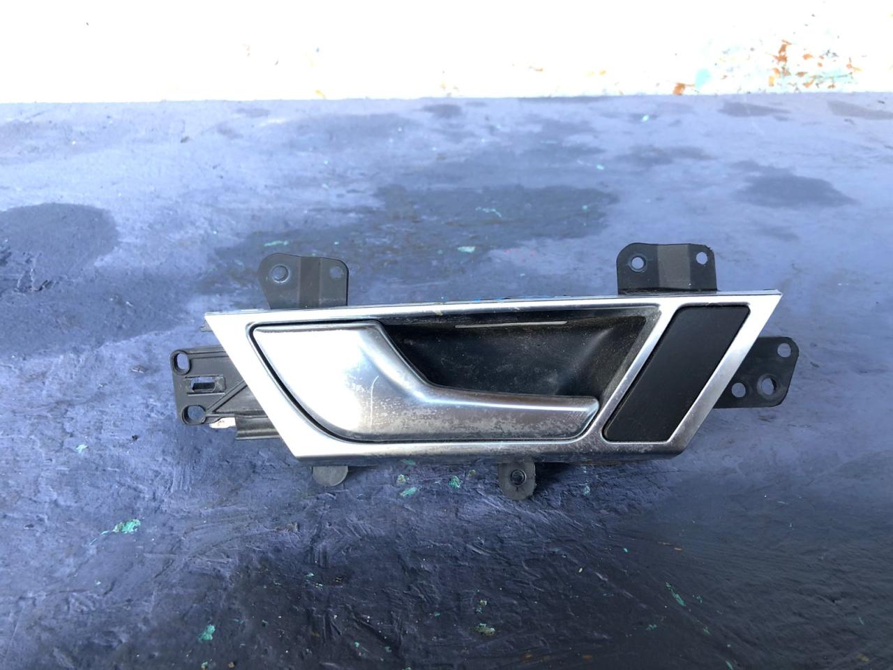 ручка внутренняя задняя левая Audi A6 4F/C6 2005, 2.4 л., BDW, бензин, вариатор, x1x1, седан, 4F0839019 - фото №1