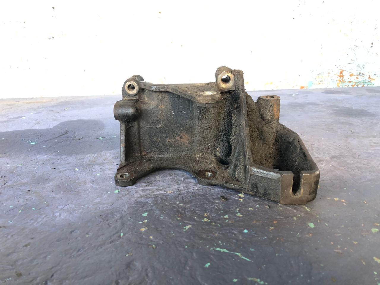 кронштейн гидроусилителя Mitsubishi Carisma 1 поколение 1997, 1.6 л., бензин, 5МКПП, хетчбэк 5 дв. - фото №1