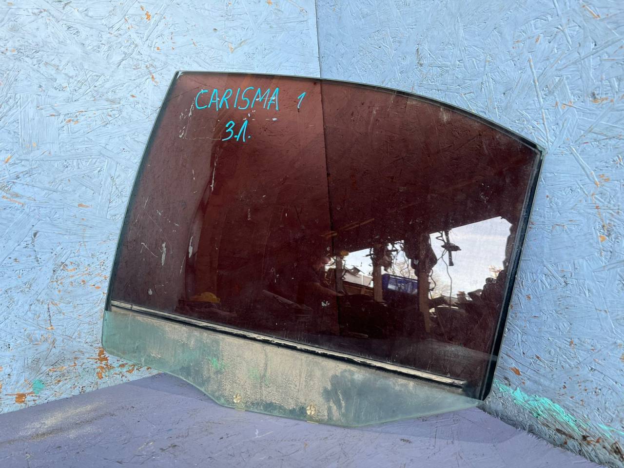 стекло двери задней левой Mitsubishi Carisma 1 поколение 1997, 1.6 л., бензин, 5МКПП, хетчбэк 5 дв. - фото №1