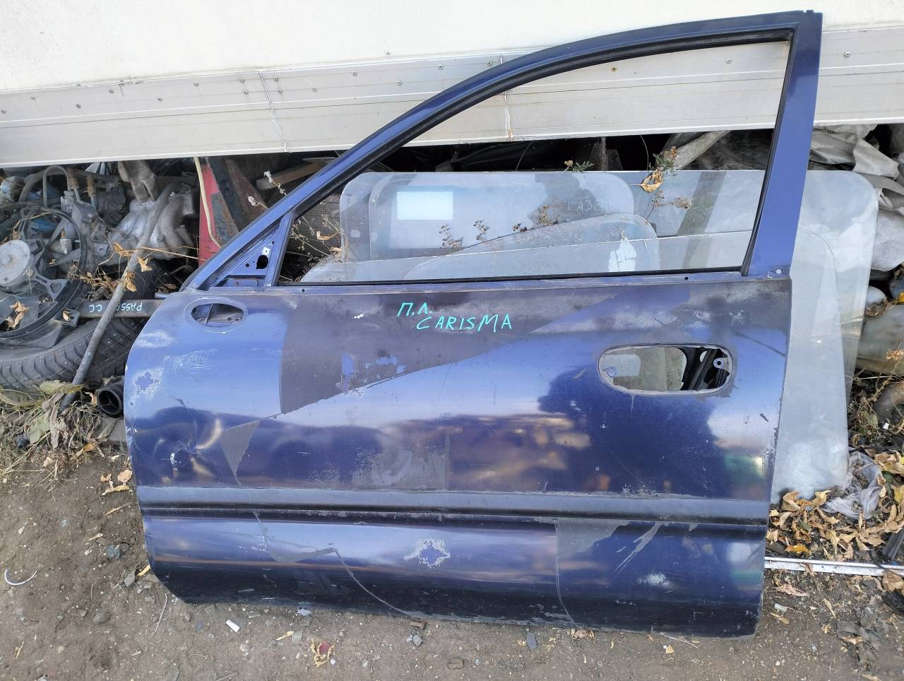 дверь передняя левая Mitsubishi Carisma 1 поколение 1997, 1.6 л., бензин, 5МКПП, лифтбэк - фото №1