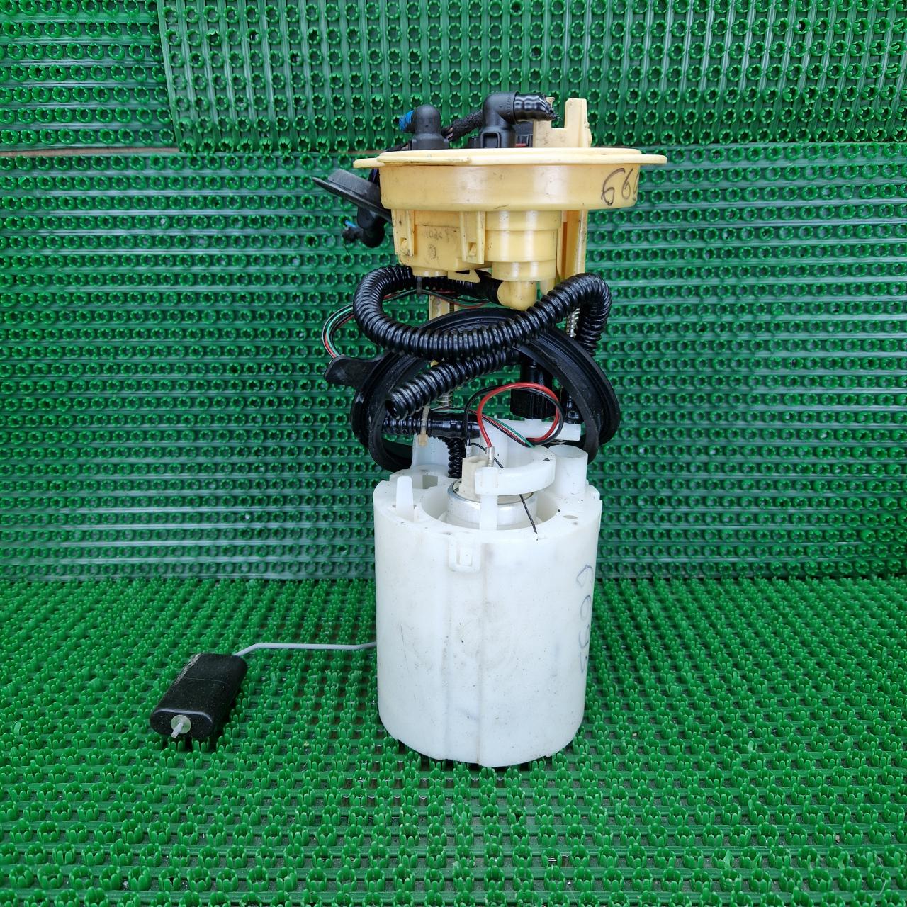 насос топливный Volkswagen Tiguan 1 поколение 5N1 2008, 2.0 л., CBAB, дизель, МКПП, 2t2t, внедорожник 5 дв., 5N0919050C, 5N0919088E - фото №1