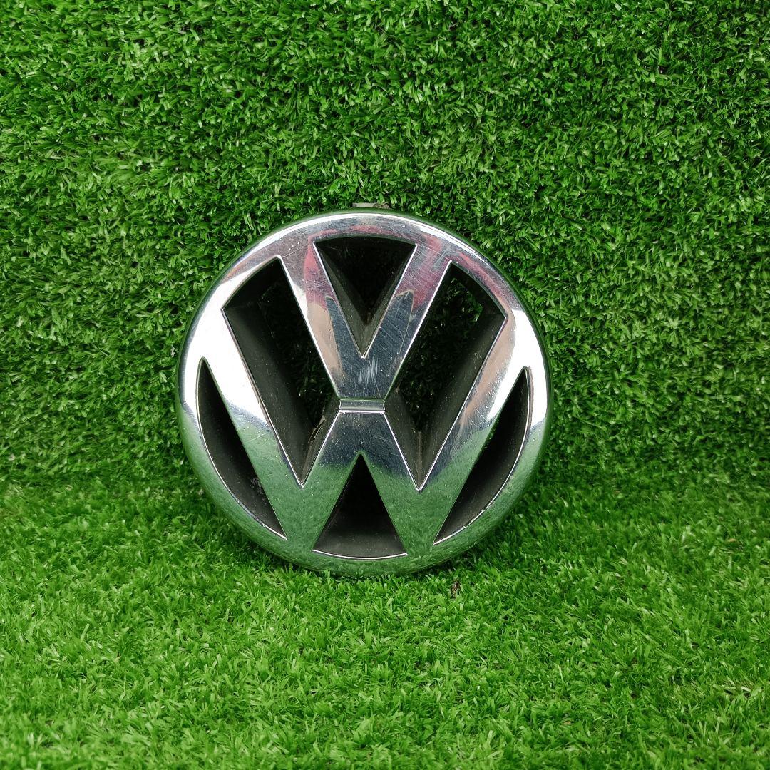 эмблема Volkswagen Golf 5 поколение 2007, 2.5 л., BGP, бензин, АКПП, хетчбэк 5 дв., 3B0853601A - фото №1