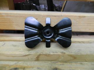 крепление запаски Toyota Corolla 11 поколение (E160/E170) ZRE181 2015, 1.8 л., бензин, 58351-02020