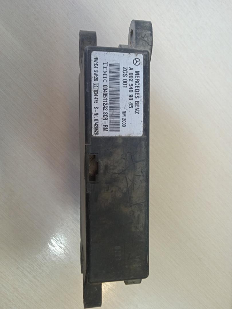 блок управления AdBlue Mercedes-Benz Actros 1 поколение (MP1) (1996 - 2003), A0025409045, 00405112A2 - фото №1