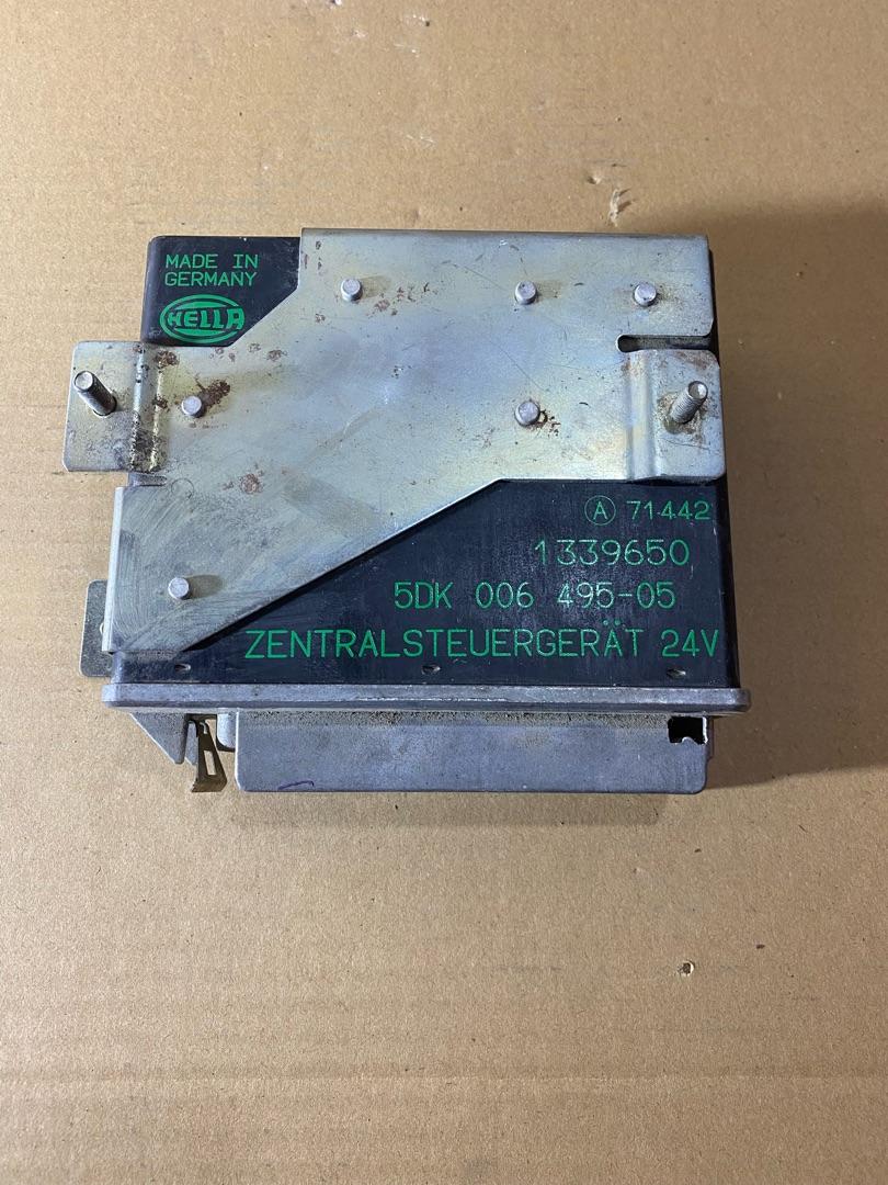 блок управления светом DAF XF 95 1 поколение (2002 - 2006), 1339650, 5DK00649505 - фото №1