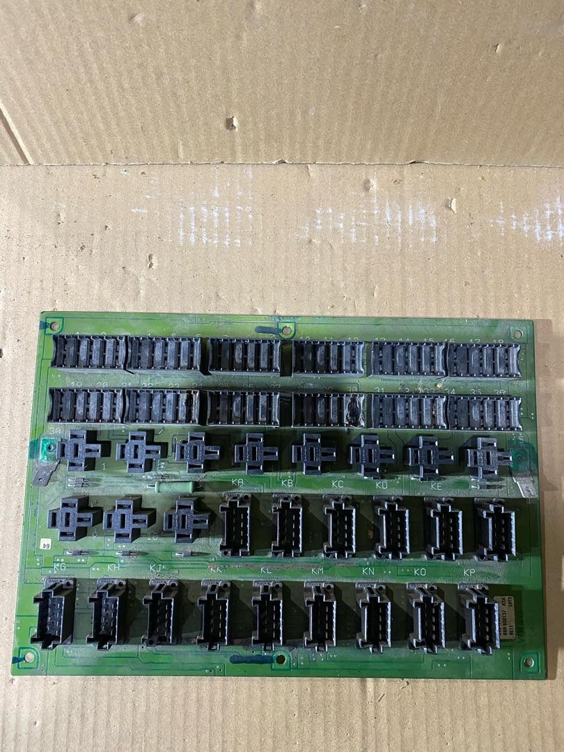 блок предохранителей Volvo FH 1 поколение (1993 - 1998), 8144144, 8144144 - фото №1