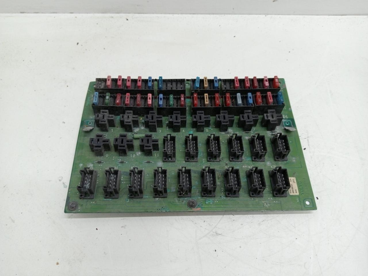 блок предохранителей Volvo FH 1 поколение (1993 - 1998), 8144144, 8144144 - фото №1