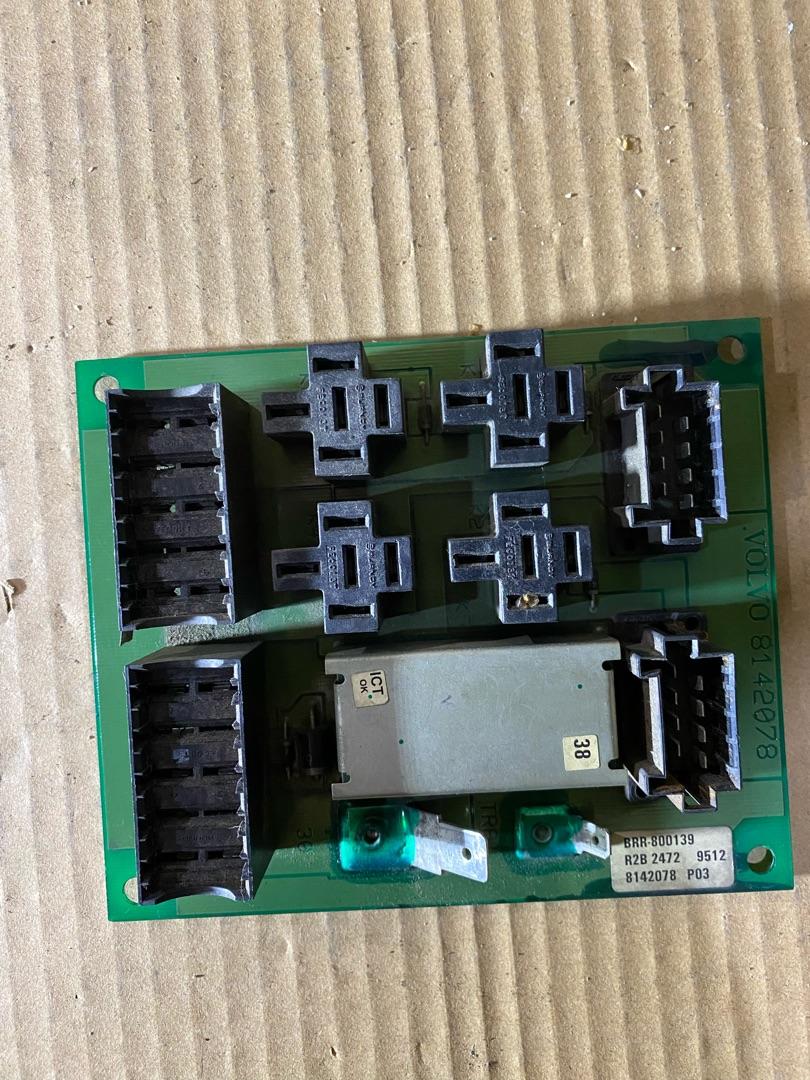 блок предохранителей Volvo FH 1 поколение (1993 - 1998), 8142078, 8142078 - фото №1