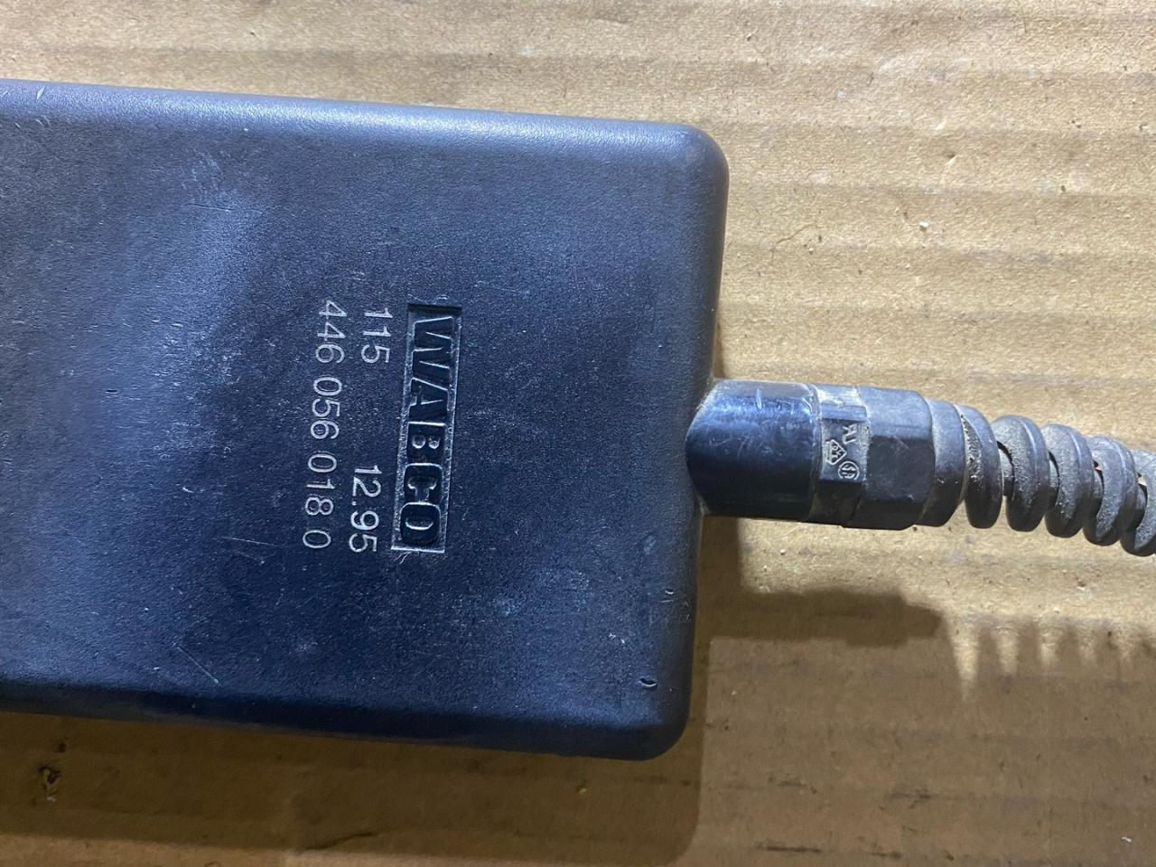 пульт управления пневмоподвеской Renault Magnum 2 поколение (1997 - 2001), 5010231136, 4460560180 - фото №1