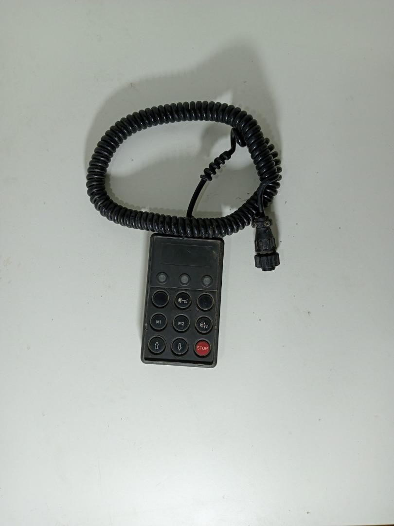 пульт управления пневмоподвеской IVECO EuroTech 1 поколение (1991 - 1999), 4460561190, 4460561190 - фото №1