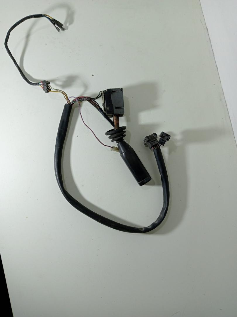 переключатель подрулевой (стрекоза) MAN F2000 1 поколение (1994 - 1998), 81.25509.0093, 81.25509.0028, 81.25509.0067, 81.25509.0119, 81.25509.0015, 81.25509.0019, 81.25509.0124, 81.25509.0093 - фото №1