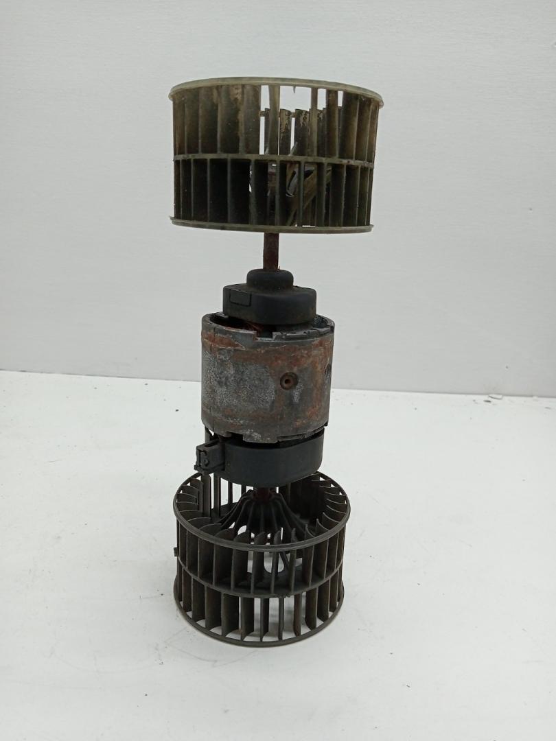 моторчик печки MAN F90 1 поколение (1986 - 1997), 8EW009160021, 81.61930.0042, A0018300208, 1607571, 8157216, ZG.00219-0008, 8EW009160021 - фото №1