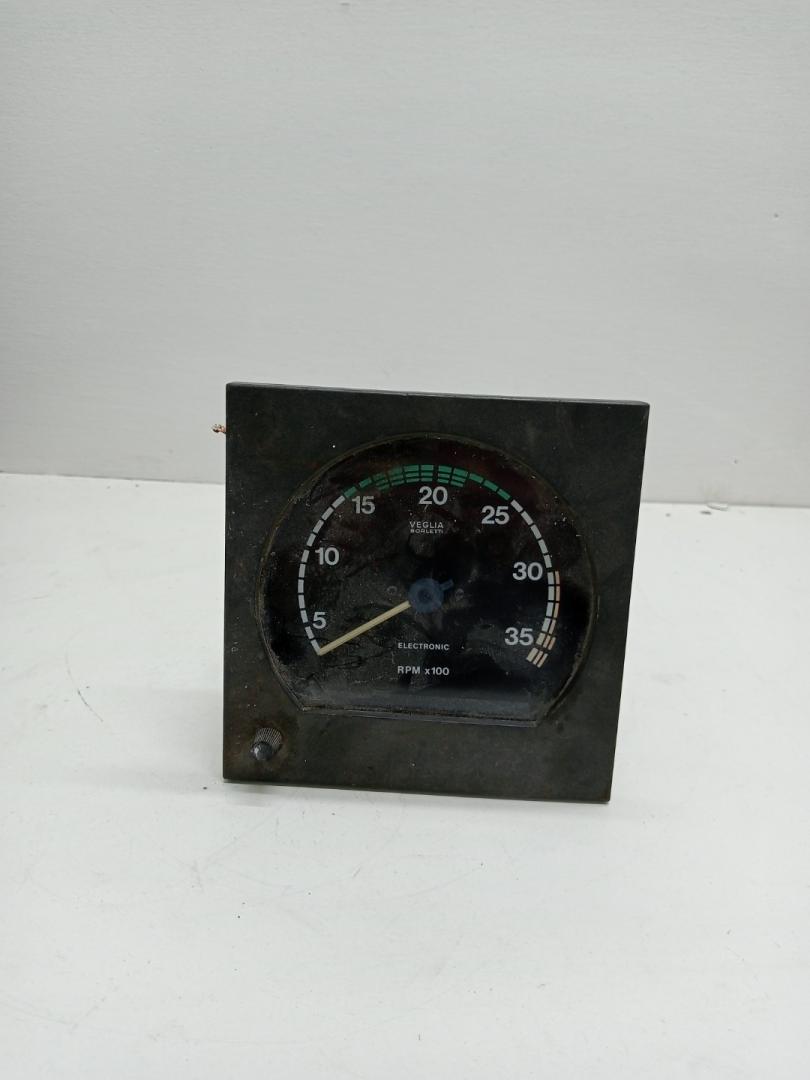 Тахометр IVECO EuroTech 1 поколение (1991 - 1999), 6841270030, 6841270030, 504014245, 504014245 - фото №1