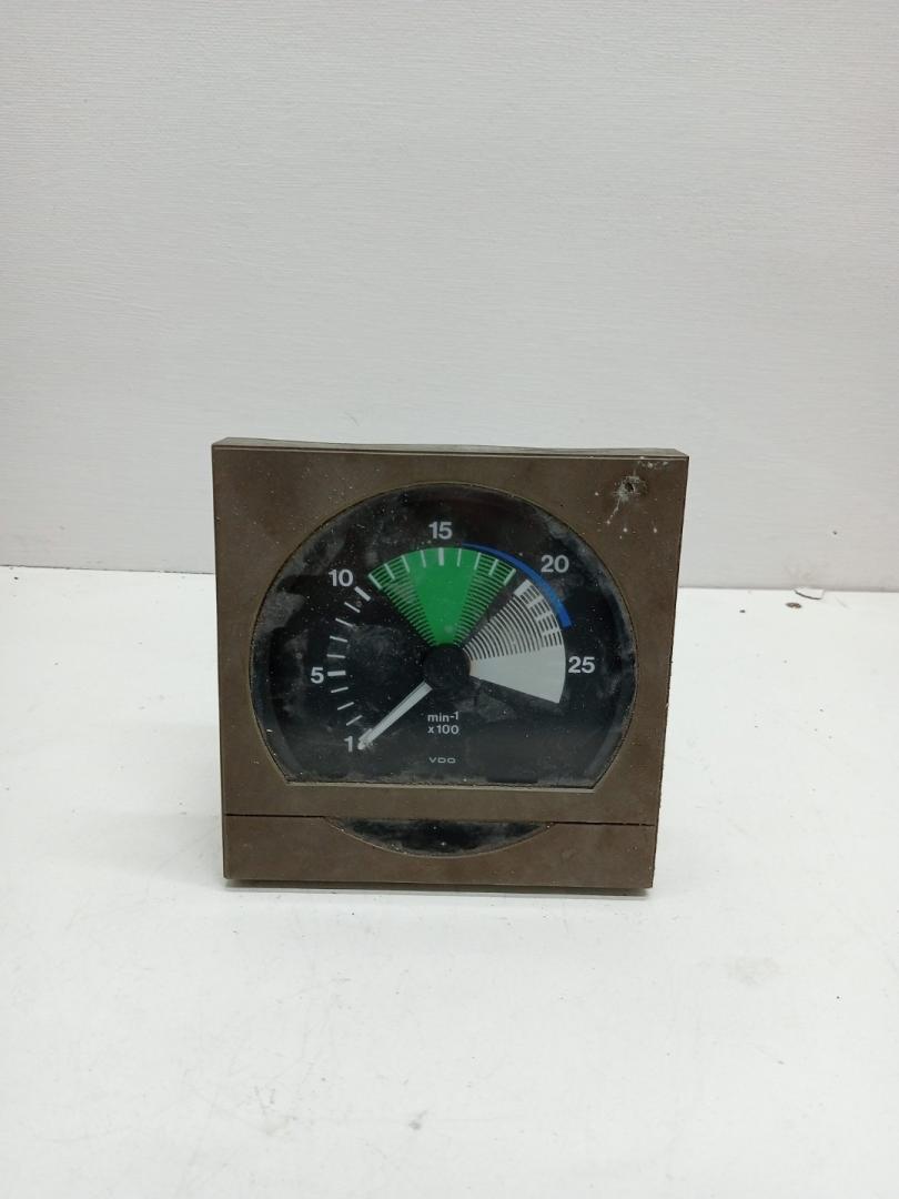 Тахометр MAN F90 1 поколение (1986 - 1997), 81271026075, 81271026075 - фото №1