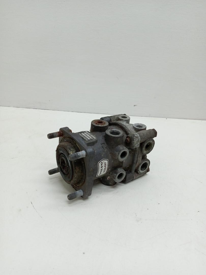 кран главный тормозной Volvo FH 1 поколение (1993 - 1998), 1628491, MB4690, 20374068, 20410545, ZG.50467-0008, 1628491, MB4690 - фото №1