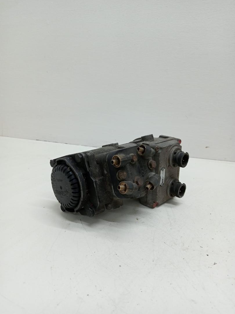 кран главный тормозной IVECO EuroTech 1 поколение (1991 - 1999), 4800013000, 41032229, 1935122, 1518987, 4800013000, 41032229 - фото №1