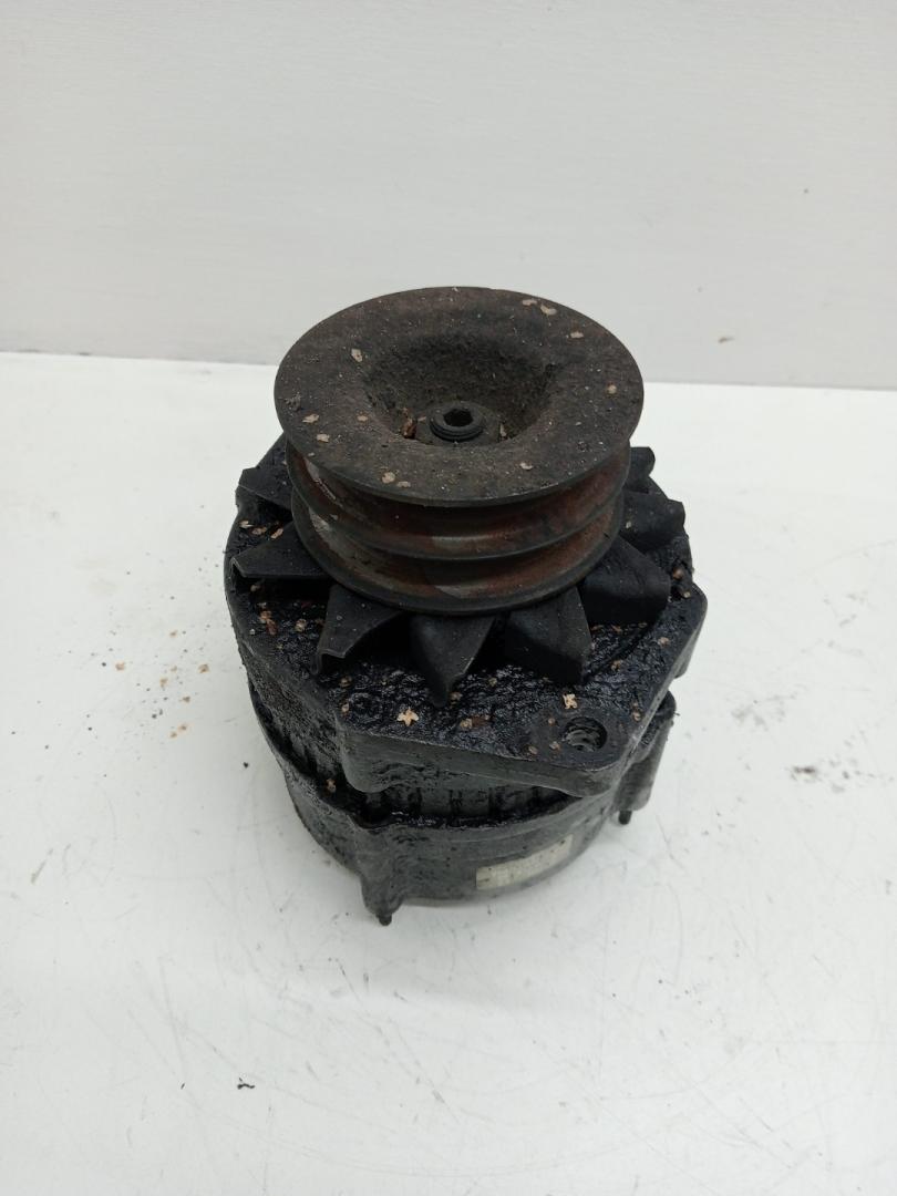 генератор IVECO EuroTech 1 поколение (1991 - 1999), 012046824, 1516454, 1516558, 00107193, 2995020, 2995046, 2995064, 2995068, 2995090, 42498163, 42498165, 42498164, 42498213, 42498271, 4474592, 4715786, 98419034, 98419035, 98419031, 984190357, 012046824 - фото №1