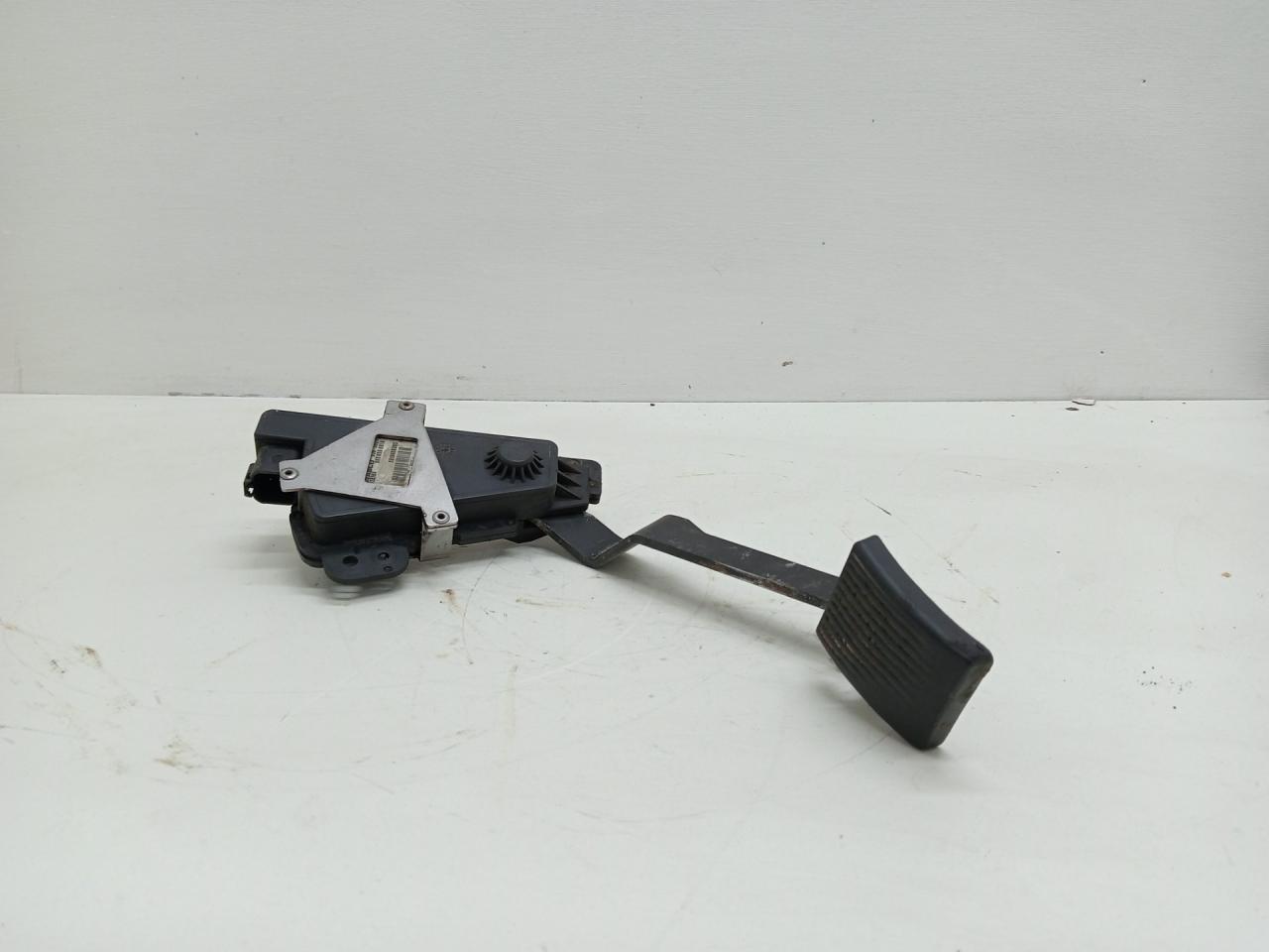 педаль Renault Premium 1 поколение (1996 - 2005), 9650500010, 5010480385, 9650500010, 5010480385 - фото №1