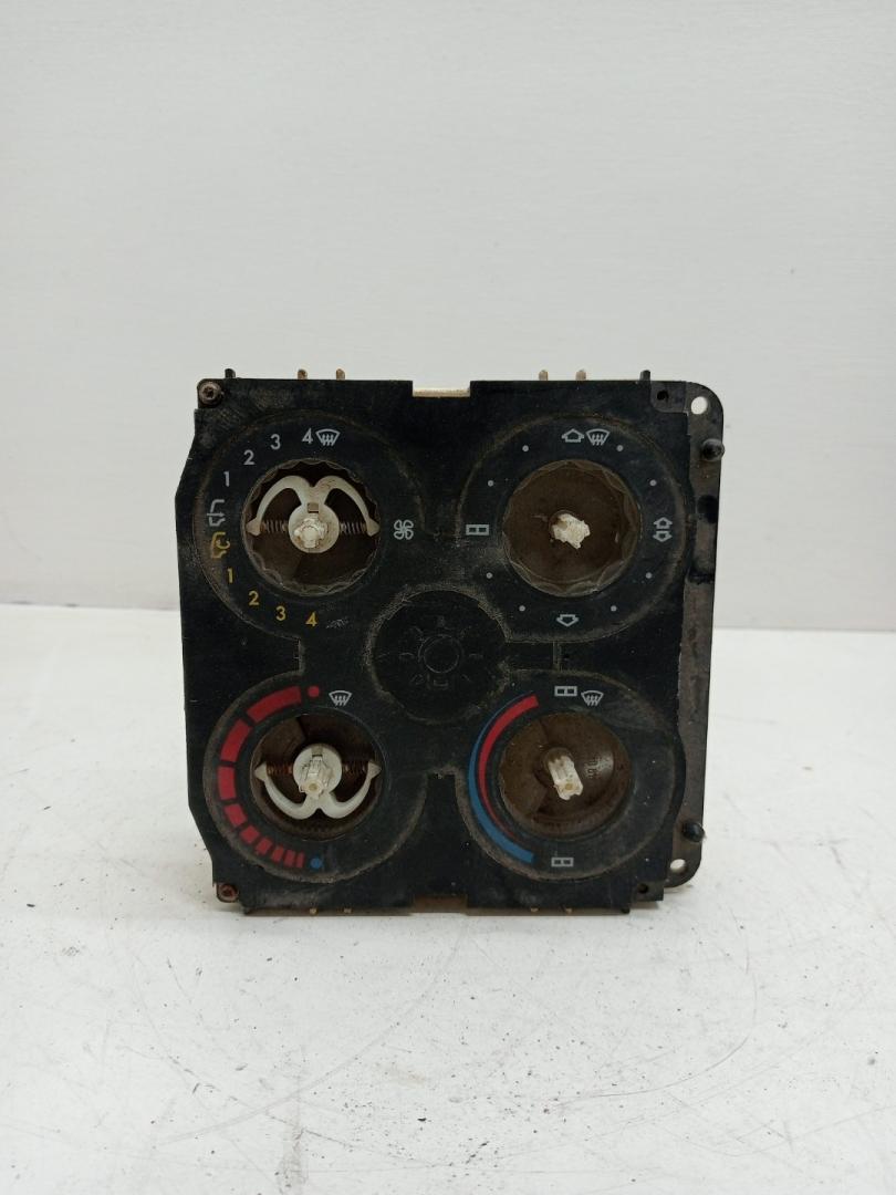 блок управления печки / климат-контроля Mercedes-Benz Actros 1 поколение (MP1) (1996 - 2003), 0008304485, A0008304485, A0008304485, 0008304485 - фото №1