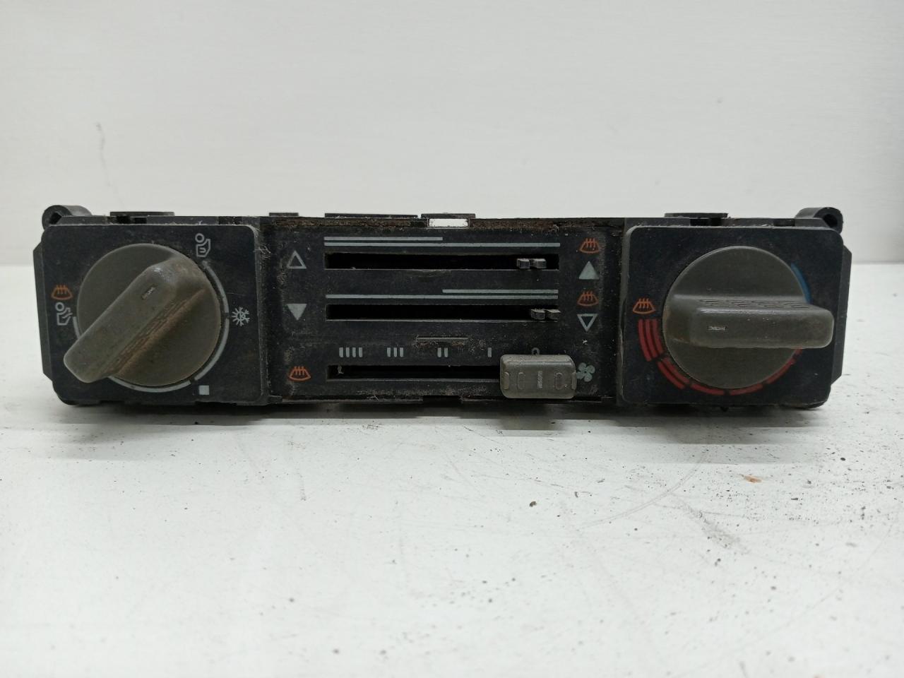 блок управления печки / климат-контроля IVECO EuroTech 1 поколение (1991 - 1999), 98451139, 98451139 - фото №1