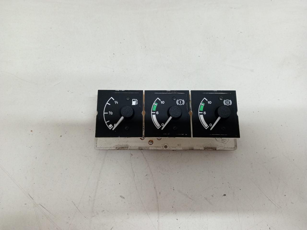 щиток приборов (приборная панель) MAN F2000 1 поколение (1994 - 1998), 81.27201-6059, 81.27410-6052, 81.27410-6053, 81.27201-6059, 81.27410-6052, 81.27410-6053, 81.25908-0055, 81.25908-0055 - фото №1