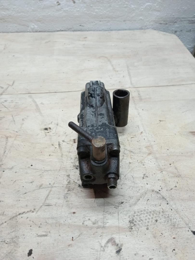 насос подъёма кабины MAN F2000 1 поколение (1994 - 1998), 81.41723.6026, 81.41723.6059, 81.41723.6103, 81.41723.6114, 81.41723.9059, 81.41723.9114, 81.41723.6026 - фото №1