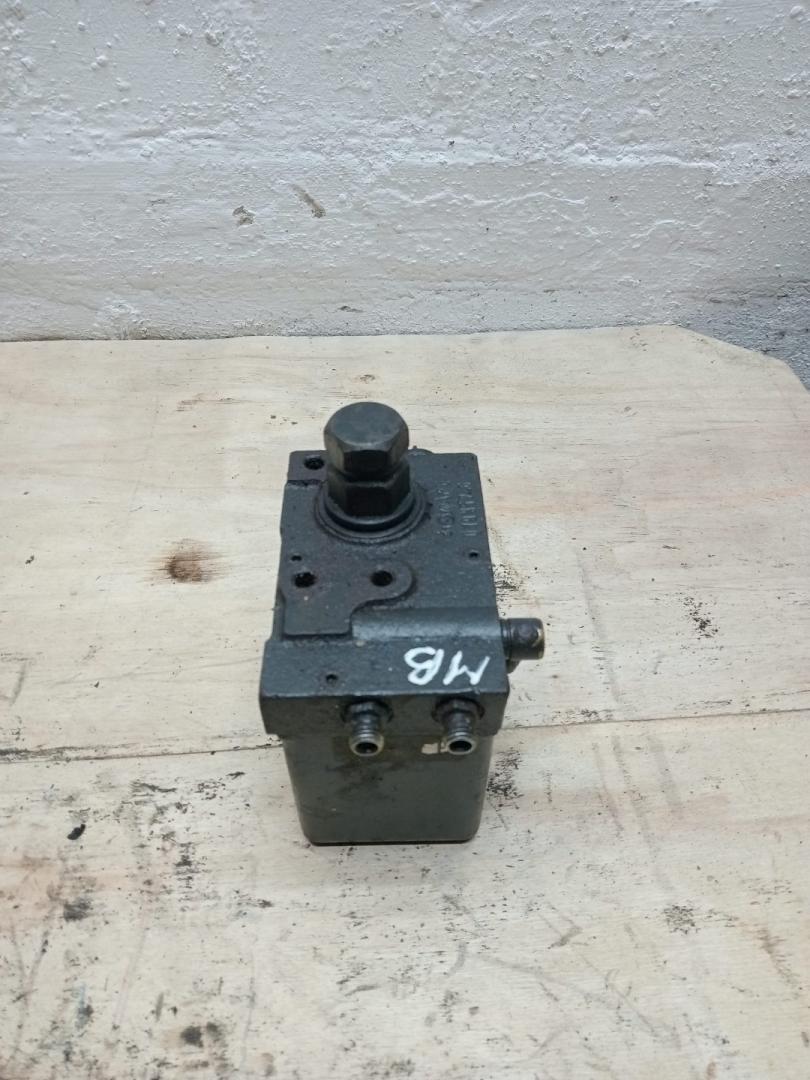 насос подъёма кабины Mercedes-Benz Actros 1 поколение (MP1) (1996 - 2003), 0015533301, 0015533601, A0015533301, A0015533601, 0015533301 - фото №1