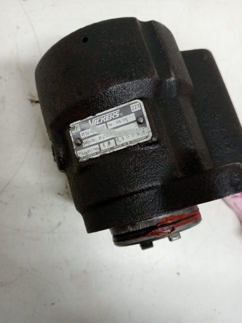 насос гидроусилителя руля MAN F90 1 поколение (1986 - 1997), 81471016102, 81471016031, 81471016039, 81471016040, 81471016044, 81471016051, 81471016052, 81471016053, 81471016058, 81471016059, 81471016108, 81471016123, 81471016169, 81471016189, 81.47101.9031, 81.47101.9051, 81.47101.9189, 83.47101.6000, 83.47101.6001, 81471016102 - фото №1