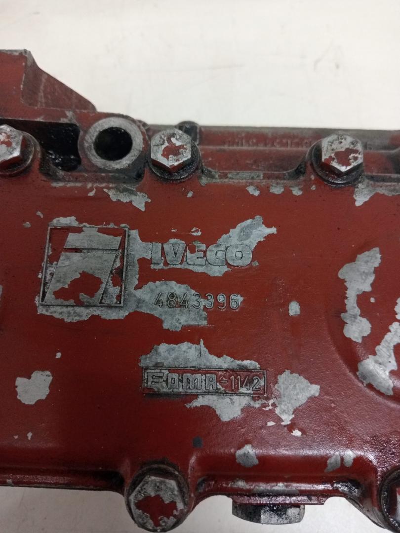 теплообменник масляного фильтра IVECO EuroCargo 1 поколение (1991 - 2000), 4843396, 4843396 - фото №1