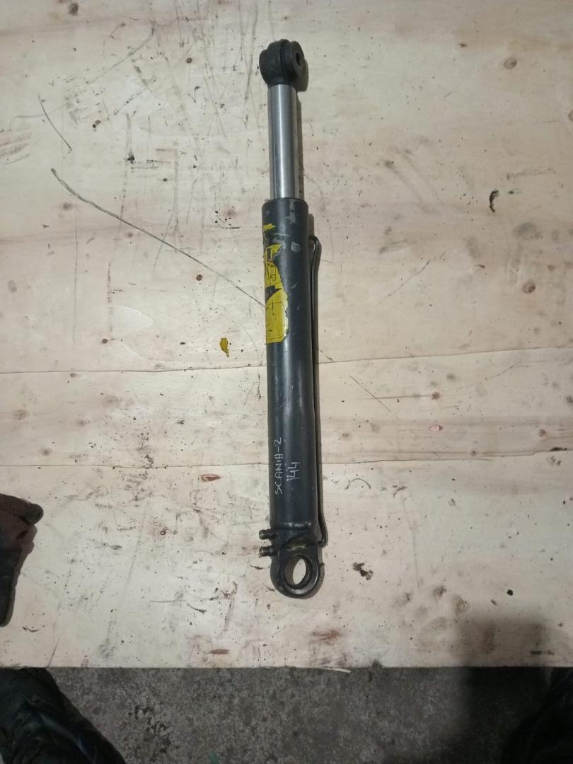 цилиндр подъёма кабины Scania 144 1 поколение (1995 - 2004) - фото №1