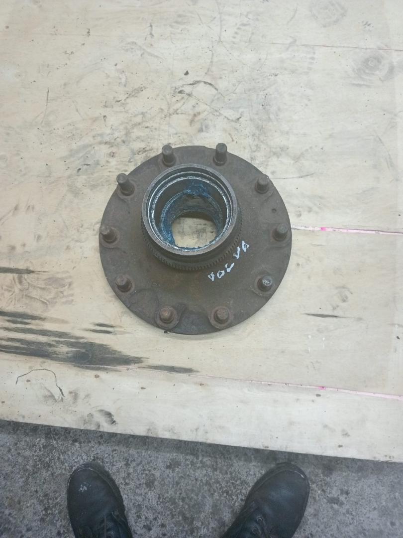 ступица передняя Volvo FH 1 поколение (1993 - 1998) - фото №1