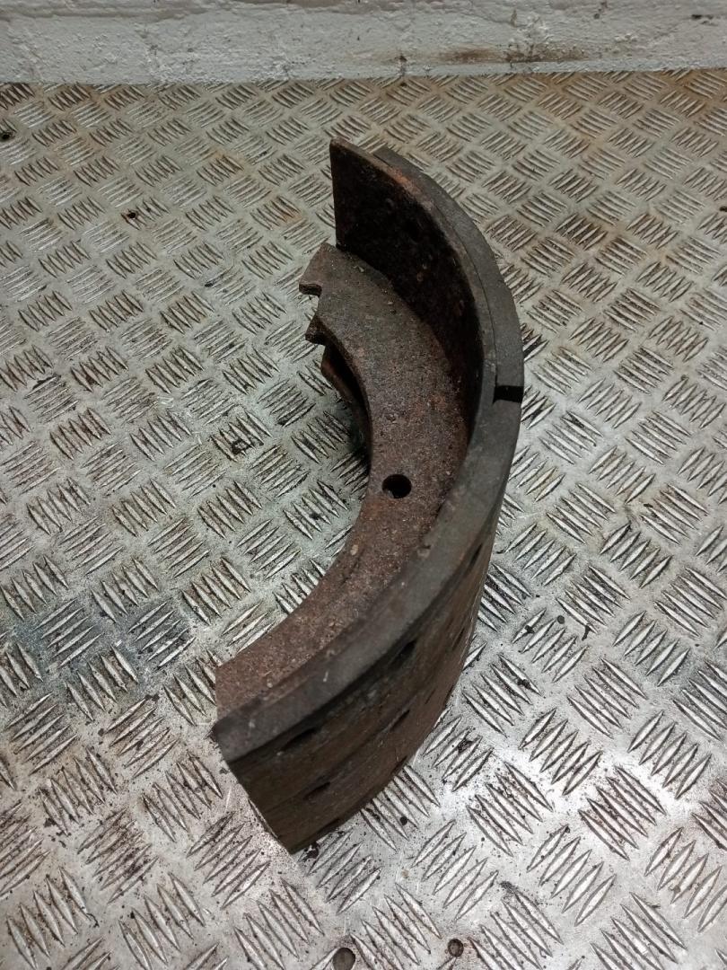 тормозные колодки Volvo FH 1 поколение (1993 - 1998), 3090076, 2708287, 271173, 270828, 30900765, 3097182, 5001868130, 5001868572, 3095196, 3090076 - фото №1